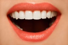 牙齿种植可以让老年人的生活更上一层楼
