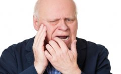 天津海德堡联合口腔医生讲解牙周炎的特点！
